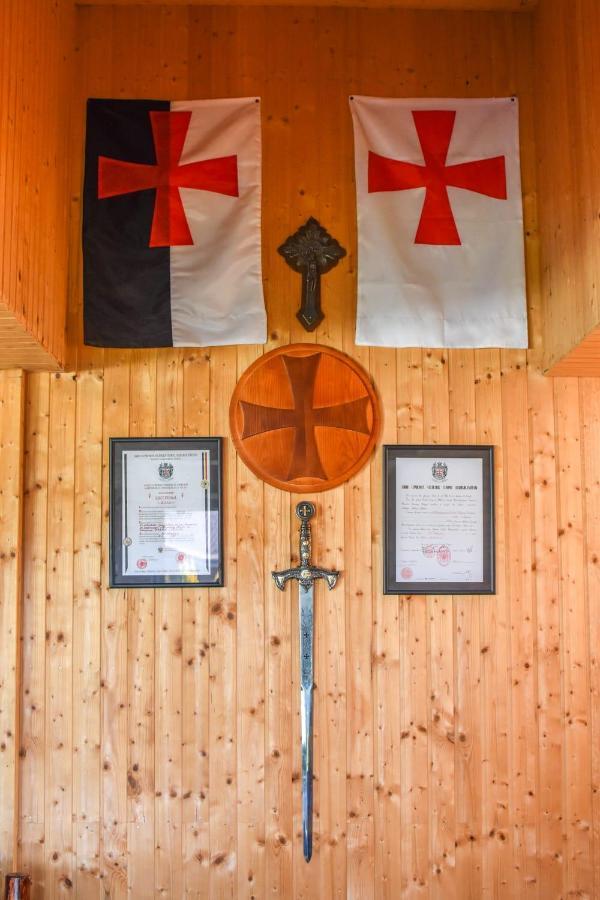 큼풀룬그 Cazarma Cavalerilor B&B 외부 사진