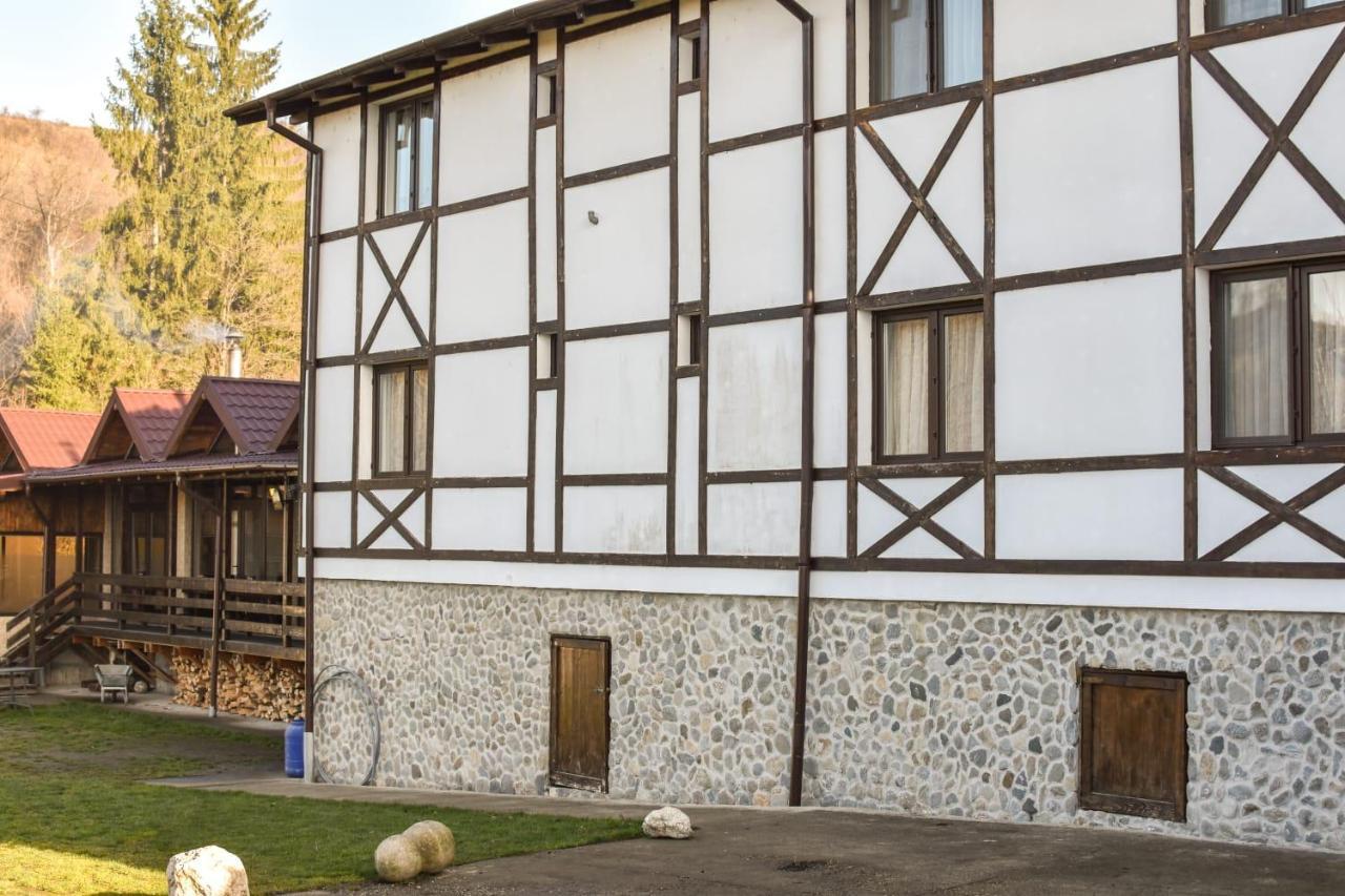 큼풀룬그 Cazarma Cavalerilor B&B 외부 사진